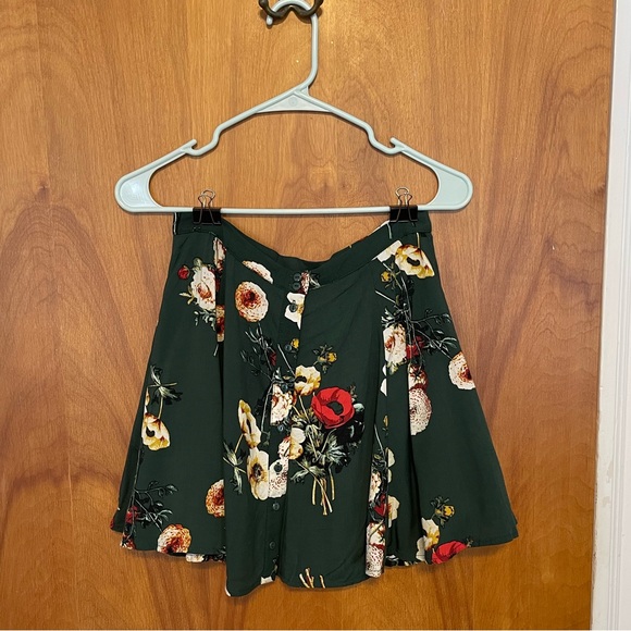 Urban Outfitters women’s size small green floral a-line button front mini skirt - Picture 6 of 8